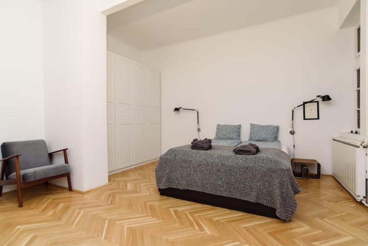 Klauzal Apartment W/3 Bedrooms, French Balcony Budapest Eksteriør bilde